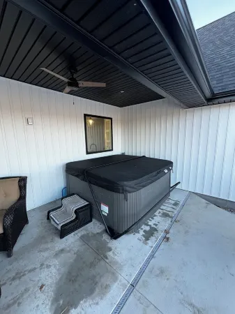 2Br, 1BA Guest Suite, Pool, Theatre Room, Hot Tub, Brand New!