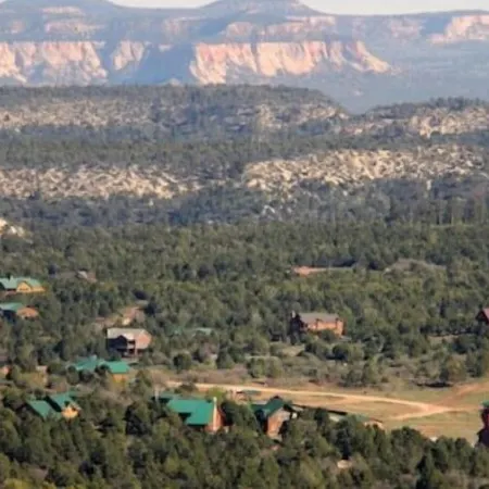 Zion Views-Escape at Zion + Resort Access Отели в г. Кейн Каунти