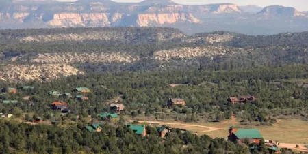 Zion Views-Escape at Zion + Resort Access Отели рядом с достопримечательностью «Checkerboard Mesa»