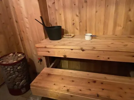 Time for Fall and Winter Fun Planning.  Trails and Ski Slopes Nearby. Spacious. Отели в г. Ханкок