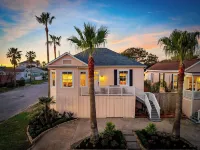 Private Heated Pool + Outdoor Oasis. 3 Blocks to the Beach!