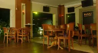 Chrome Hotel & Resort Solo Hotels in Colomadu