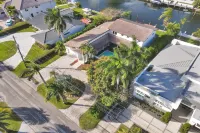 7 Br Intercostal Beauty with Heated Pool