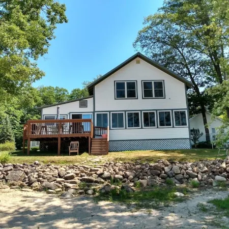 Beautiful Views @ 4-Season Lake House, Private Sandy Beach