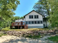 Beautiful Views @ 4-Season Lake House, Private Sandy Beach