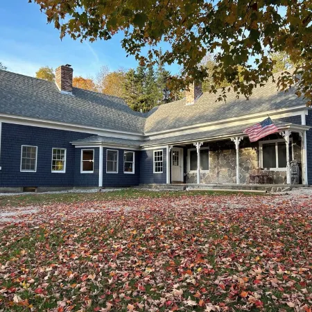 13 Beds, 17 Guests -Hot tub- 15 mins to Sunday River!