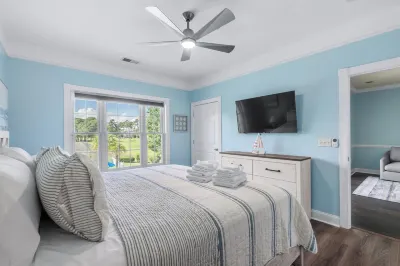 5 Min Drive To The Beach & On The Golf Course!