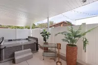 New 3BR/2BA: Private Hot Tub + Shared Pool, Sauna & Outdoor PingPong 1Hr to Zion