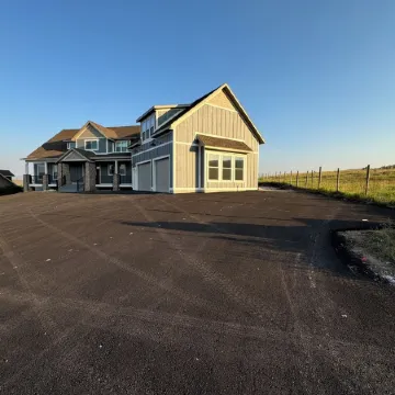 New listing! Hanson House- 9 bed 7.5 bath Sleeps 35. 1/2 Acre Grass Yard