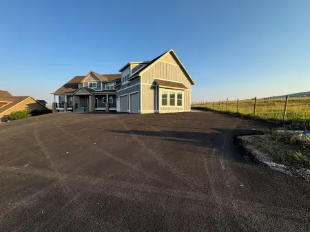 New listing! Hanson House- 9 bed 7.5 bath Sleeps 35. 1/2 Acre Grass Yard