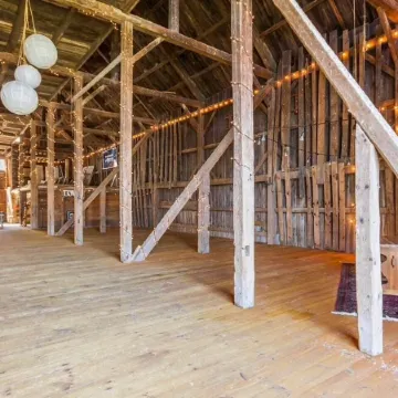 Charming Carriage House on Historic Scenic Farm