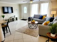 Heated pool, freshly renovated vacation getaway home Hotels in North Port