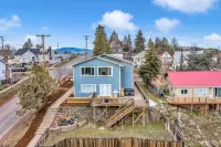 Bird’s Eye View: Spacious Home w/ Hot Tub, King Beds & Gorgeous Views