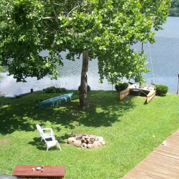 Tennessee River Bed and Breakfast Retreat! Lakefront! No Fees!