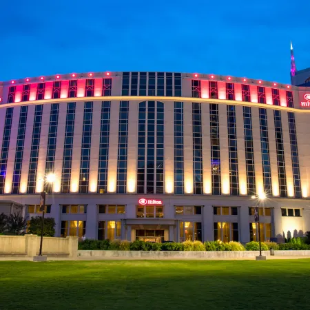 Hilton Nashville Downtown Отели рядом с достопримечательностью «Аудитория Риман»