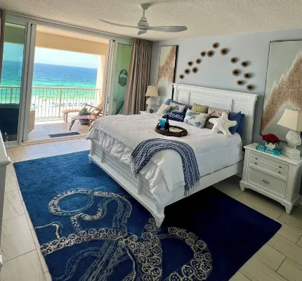 Gulf Front Escape-Panoramic East Views & Oversized Balcony