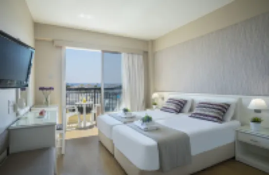 帕夫洛納帕海灘酒店