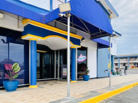 R 晚星套房酒店