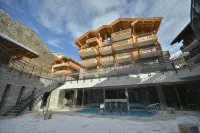 Alpenhotel Fleurs de Zermatt - Rooftop Pools