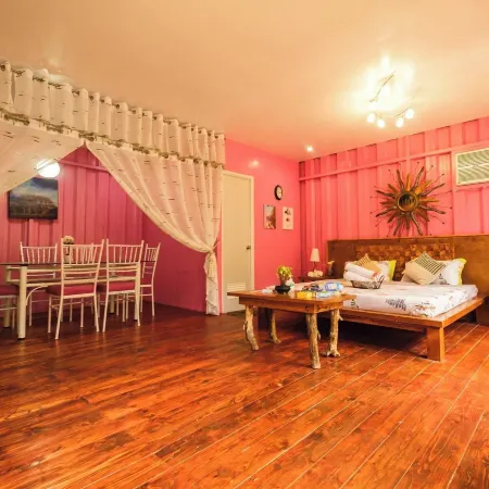 Queens English Garden & Strawberry Farm Отели рядом с достопримечательностью «Iglesia Ni Cristo»