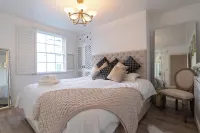 Gloucester Place Townhouse with Hot Tub! - Jacuzzi