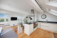 Modern 3 Bed Apartment - Parking Hotels in Torpoint