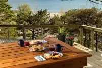Looking Glass Beachfront Inn - breakfast