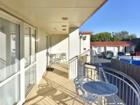 Northcote Motor Lodge Hotels near Groynes