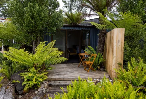 Tullah Lakeside Lodge Hotels in Tullah