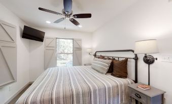 Happy Camper 1 Bedroom Cottage by RedAwning