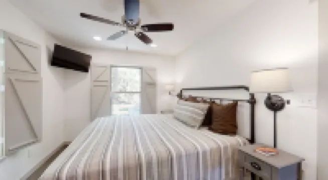 Happy Camper 1 Bedroom Cottage by RedAwning