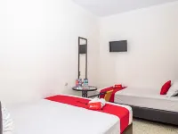 RedDoorz Near Alun Alun Bandung 2 Hotels in Regol
