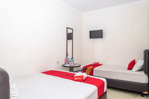 RedDoorz Near Alun Alun Bandung 2 فنادق في Astanaanyar
