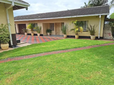 Beautiful 2-Bedroomed Guest Cottage in Harare Các khách sạn ở 