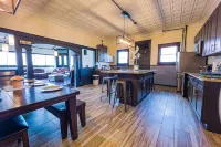 The Pub with Private Yard & Parking, Near the Falls & Casino by Niagara Hospitality