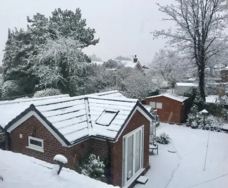 Rose View - Modern Detached Bungalow Отели рядом с достопримечательностью «Парк Сейл Уотер»