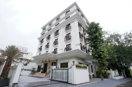 M2 Square by Monday Premium Отели рядом с достопримечательностью «Ramtek Fort Temple»