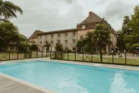 Logis Hôtel le Château de la Barge Hôtels à : Fleurie