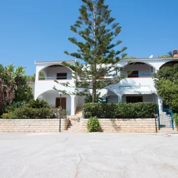 Holiday House with Panoramic View, Balcony, Wifi, and Near the Sea
