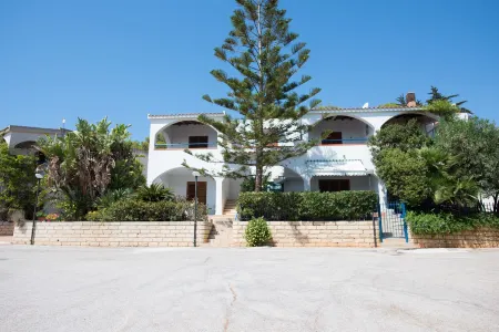 Holiday House with Panoramic View, Balcony, Wifi, and Near the Sea