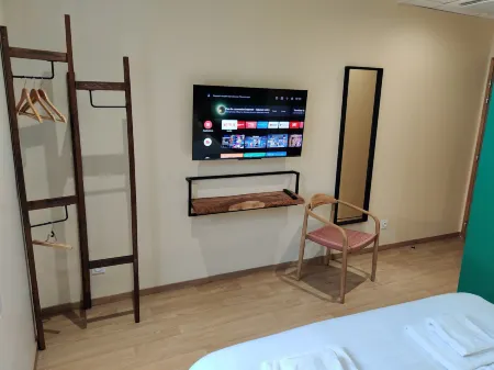 Hôtel de la Tour Отели в г. Виньё