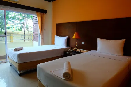Baan Suanphet Resort Отели в г. Kamphaeng Phet