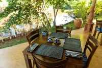 DCanal House - breakfast