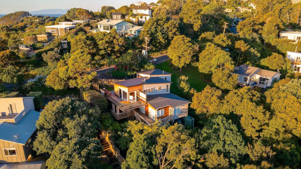Kingfisher Views - Premium Family House in Oneroa