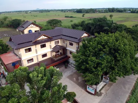 Sarojus Farmview Hotel Отели рядом с достопримечательностью «Iglesia Ni Cristo»