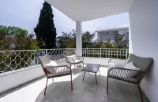 Spacious 4Bd House w Pool in the Heart of Herzliya