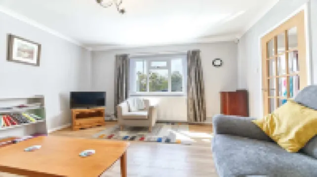 โฮสต์สเตย์ ชอร์ตี้ส