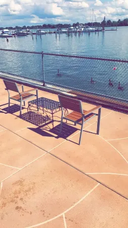 Airport Waterfront Inn Отели в г. Essington