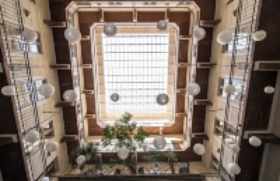 哈耳摩尼亞皇宮公寓