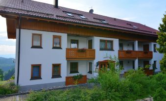 Restful Apartment with Sauna, Hot Tub, Fitness Room, Balcony